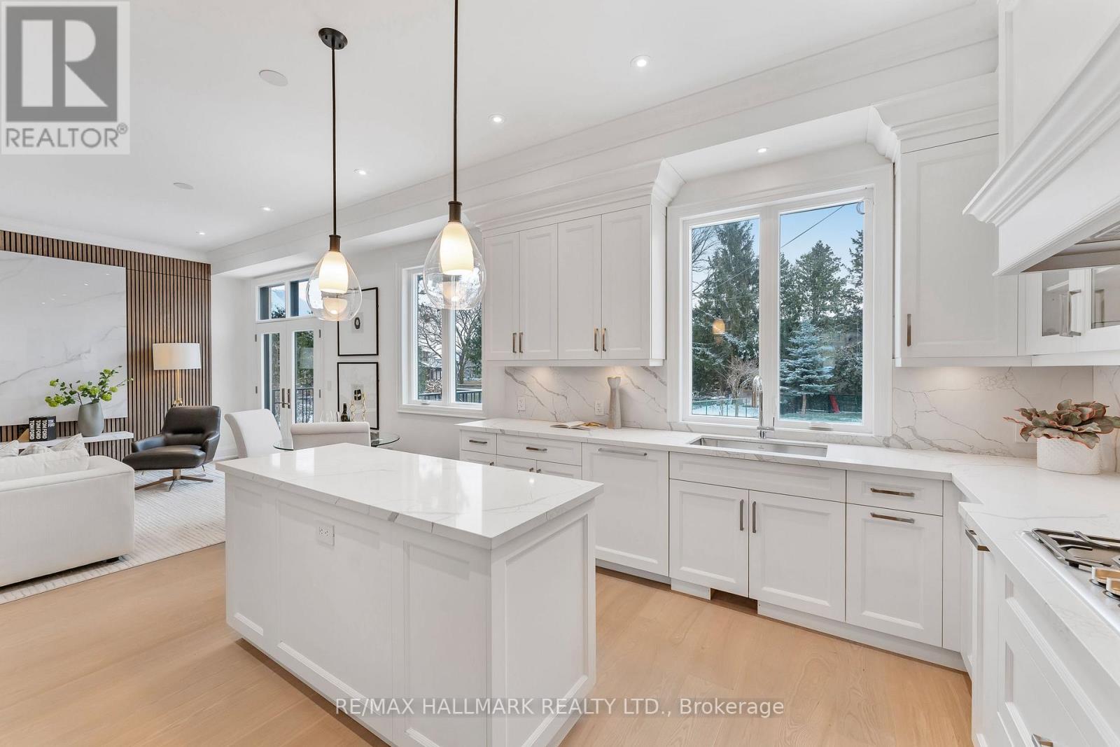 42 Agar Crescent, Toronto, ON - Indoor Photo Showing Kitchen With Upgraded Kitchen
