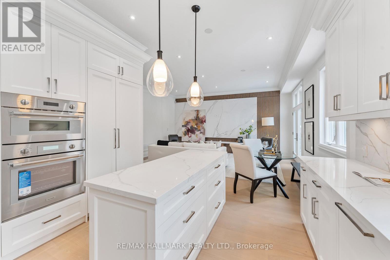 42 Agar Crescent, Toronto, ON - Indoor Photo Showing Kitchen With Upgraded Kitchen