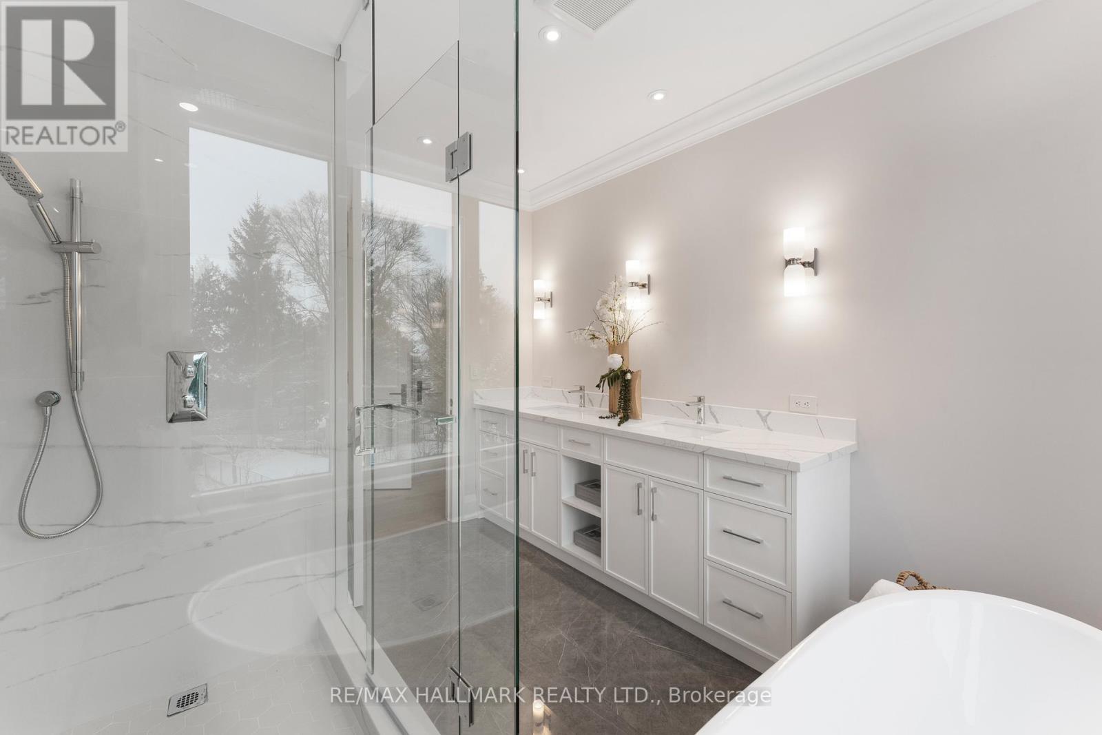 42 Agar Crescent, Toronto, ON - Indoor Photo Showing Bathroom