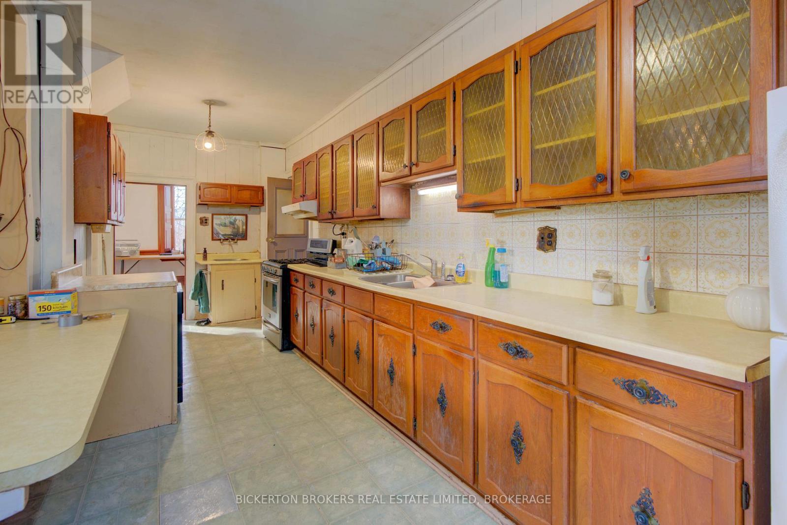 646 Cty Rd 2 Road, Front Of Leeds & Seeleys Bay, ON - Indoor Photo Showing Kitchen With Double Sink