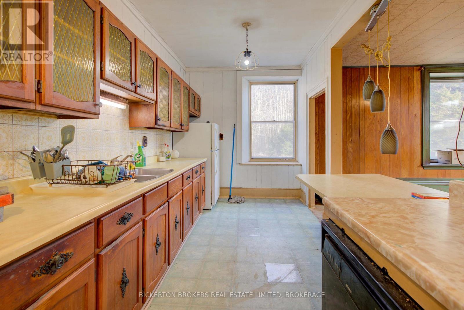 646 Cty Rd 2 Road, Front Of Leeds & Seeleys Bay, ON - Indoor Photo Showing Kitchen With Double Sink