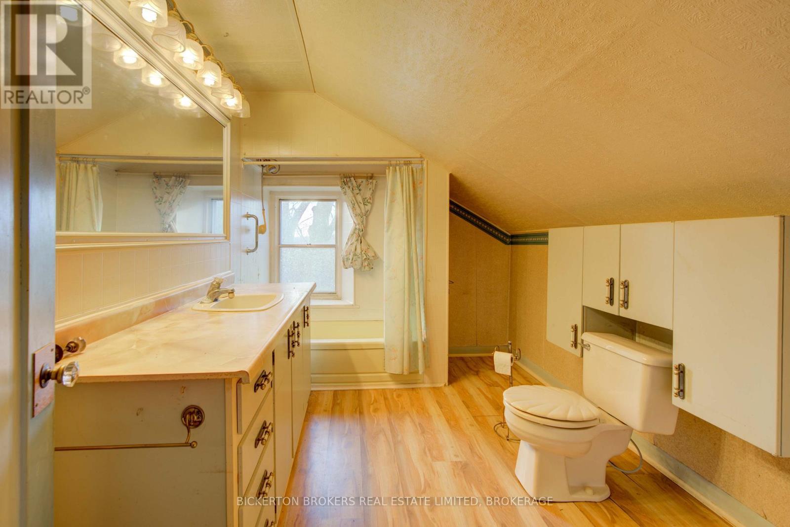 646 Cty Rd 2 Road, Front Of Leeds & Seeleys Bay, ON - Indoor Photo Showing Bathroom