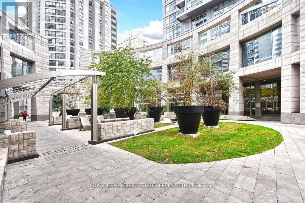 1804 - 2191 Yonge Street, Toronto, ON - Outdoor