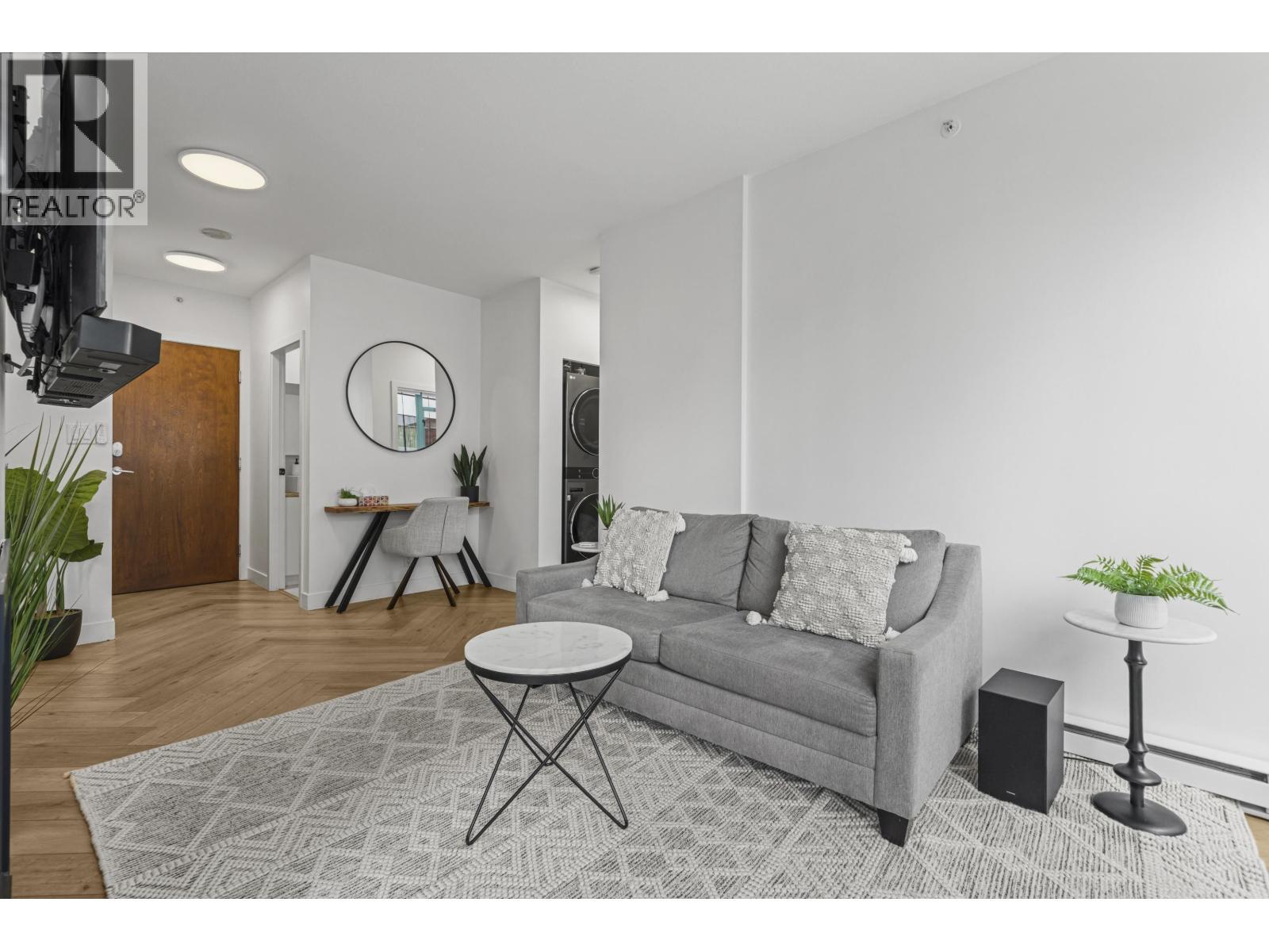 603 1238 Burrard Street, Vancouver, BC - Indoor Photo Showing Living Room