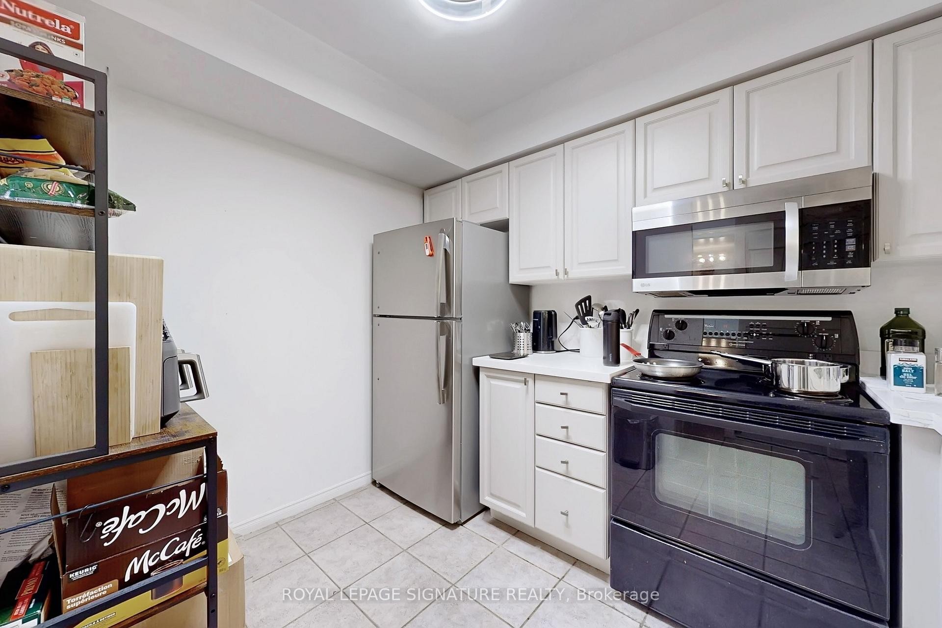 205-300 Balliol Street, Toronto, ON - Indoor Photo Showing Kitchen