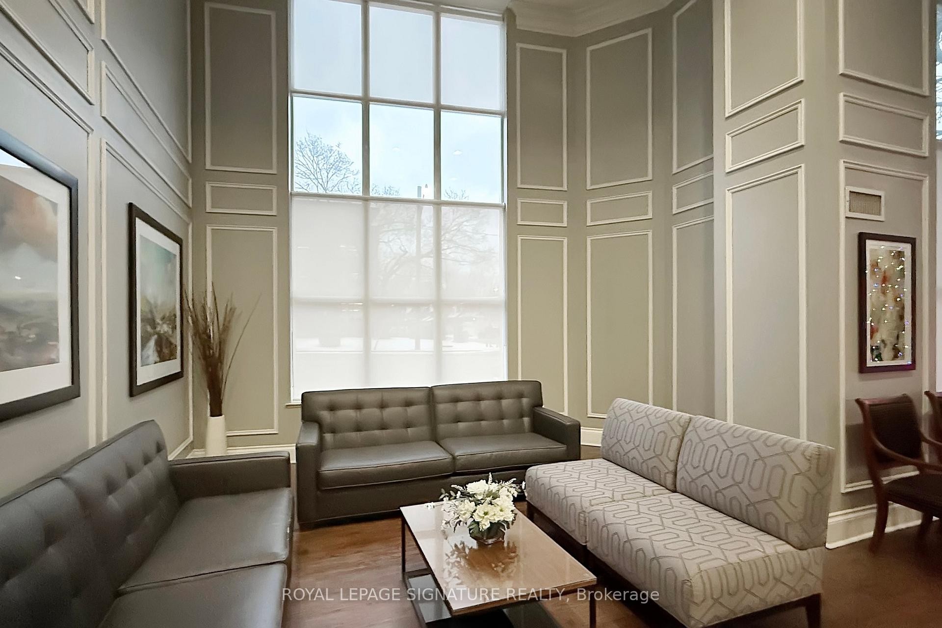 205-300 Balliol Street, Toronto, ON - Indoor Photo Showing Living Room