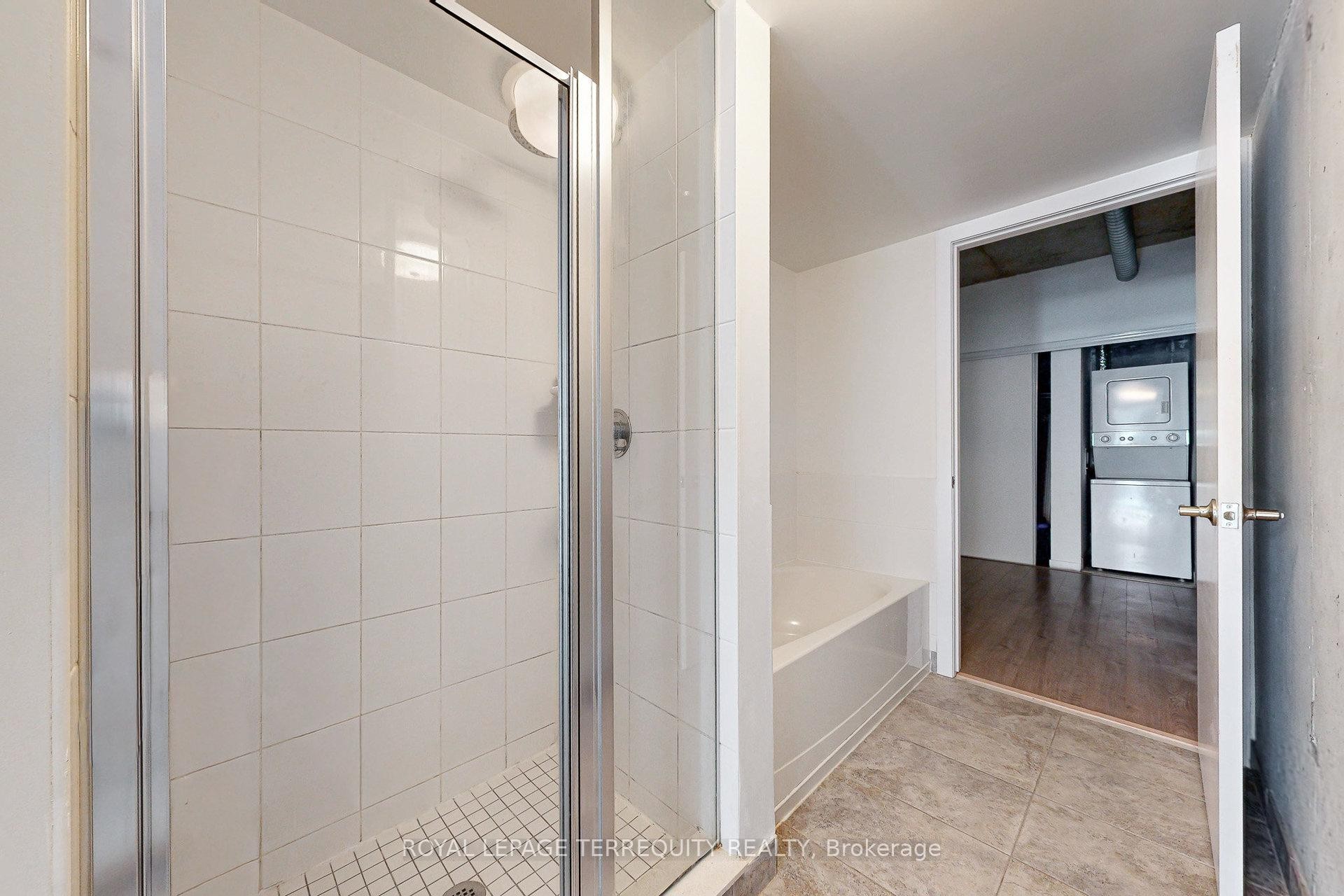 525-150 Sudbury Street, Toronto, ON - Indoor Photo Showing Bathroom