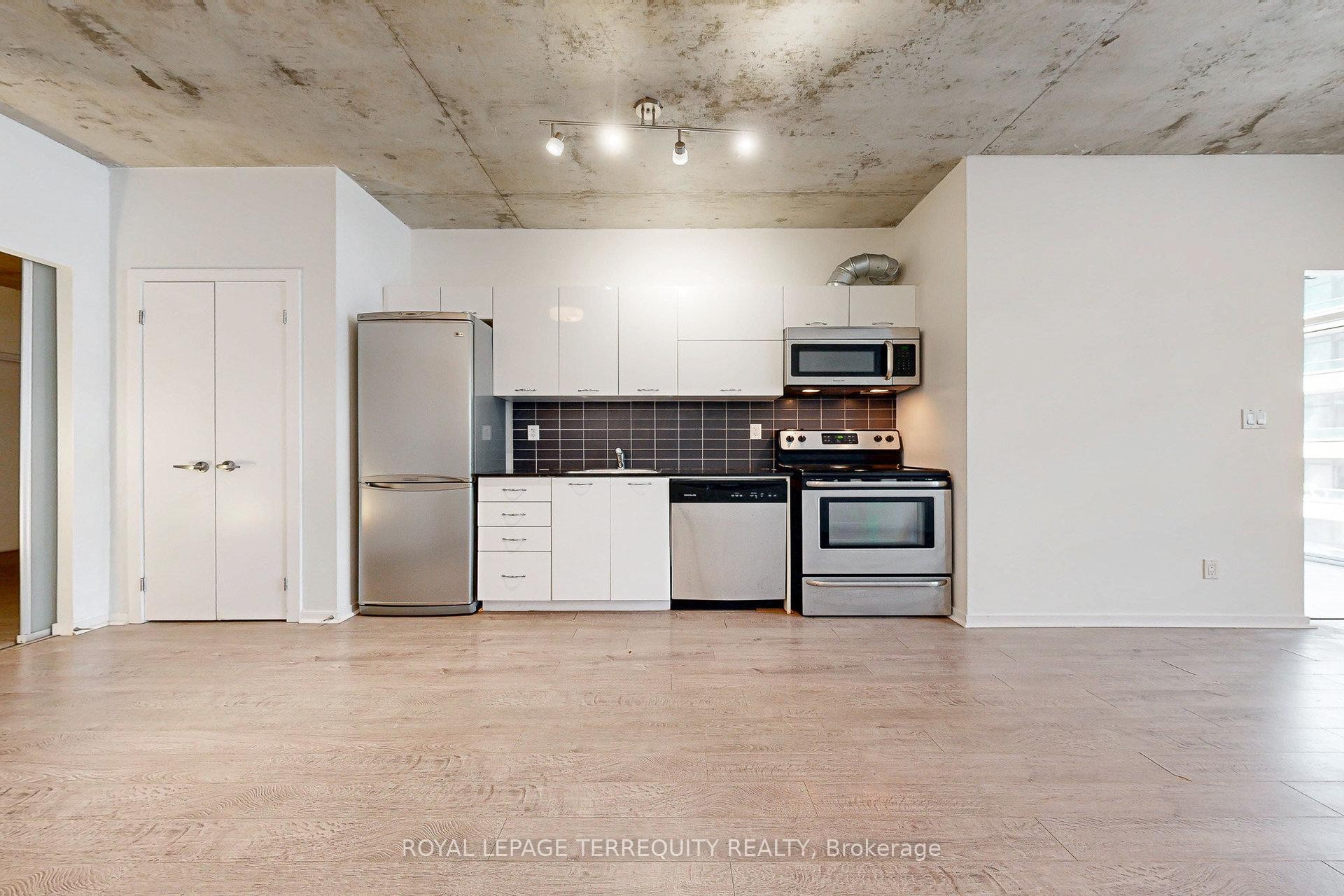 525-150 Sudbury Street, Toronto, ON - Indoor Photo Showing Kitchen