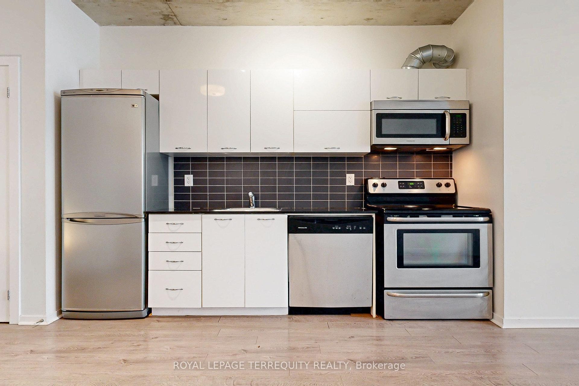 525-150 Sudbury Street, Toronto, ON - Indoor Photo Showing Kitchen With Upgraded Kitchen