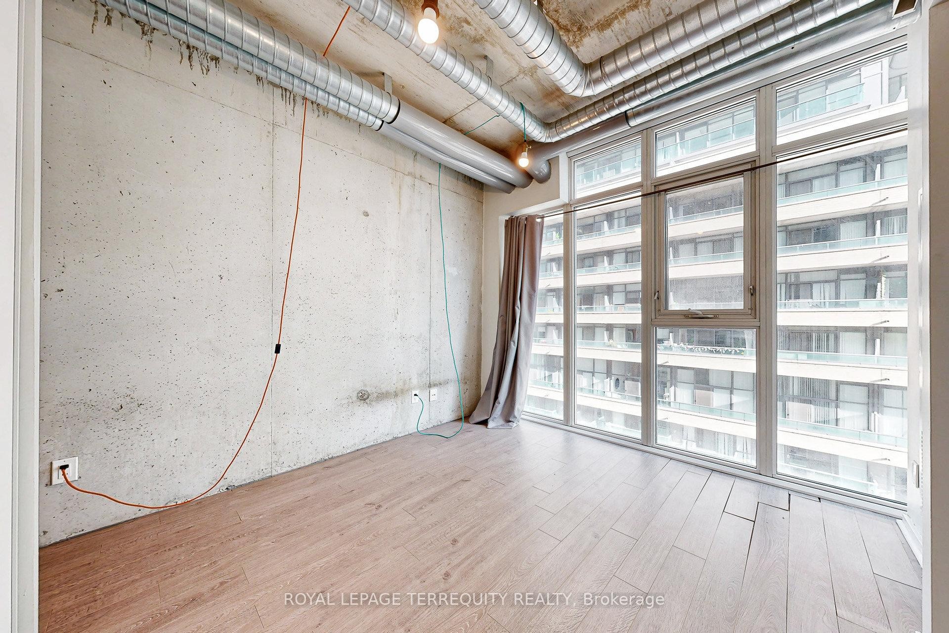 525-150 Sudbury Street, Toronto, ON - Indoor Photo Showing Other Room