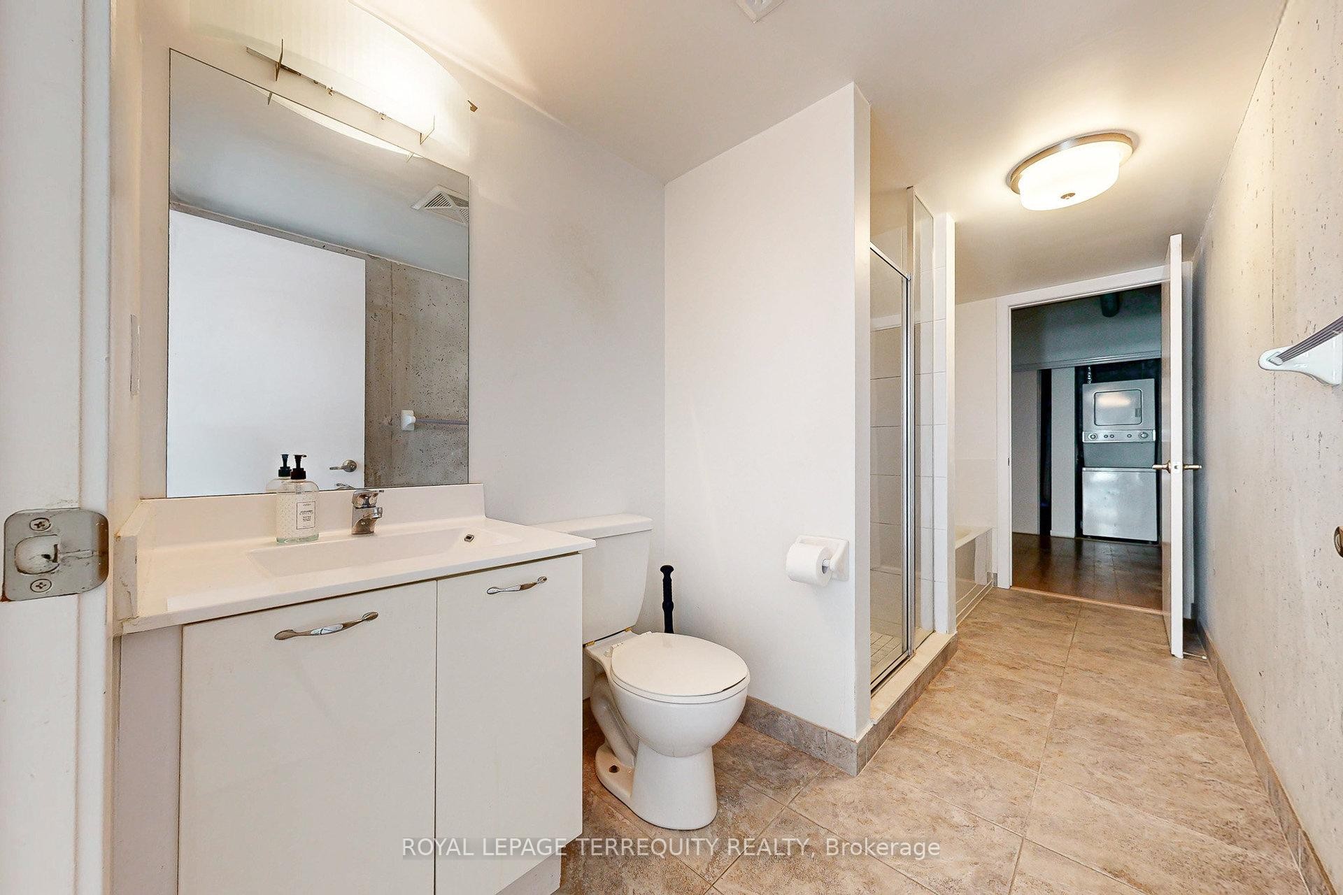 525-150 Sudbury Street, Toronto, ON - Indoor Photo Showing Bathroom
