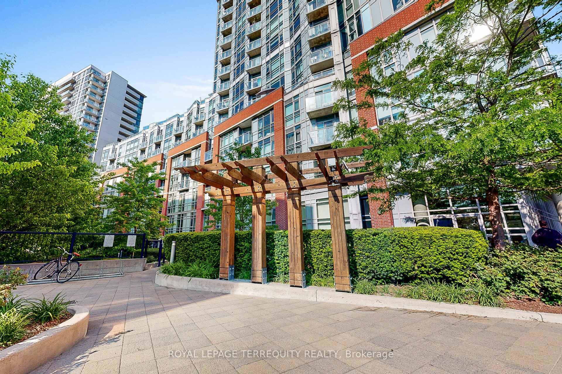 525-150 Sudbury Street, Toronto, ON - Outdoor With Facade