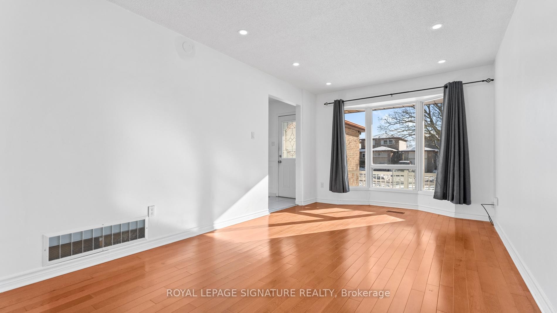 18 Charlton Crescent, Ajax, ON - Indoor Photo Showing Other Room