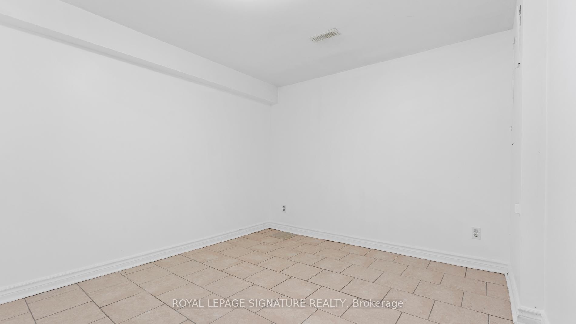 18 Charlton Crescent, Ajax, ON - Indoor Photo Showing Other Room