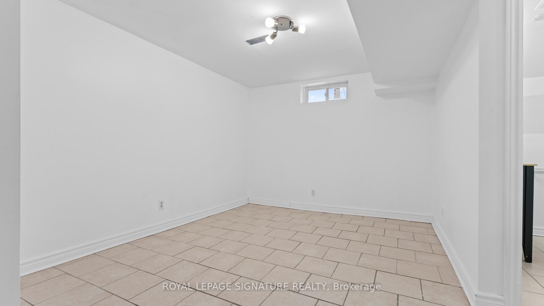 18 Charlton Crescent, Ajax, ON - Indoor Photo Showing Other Room