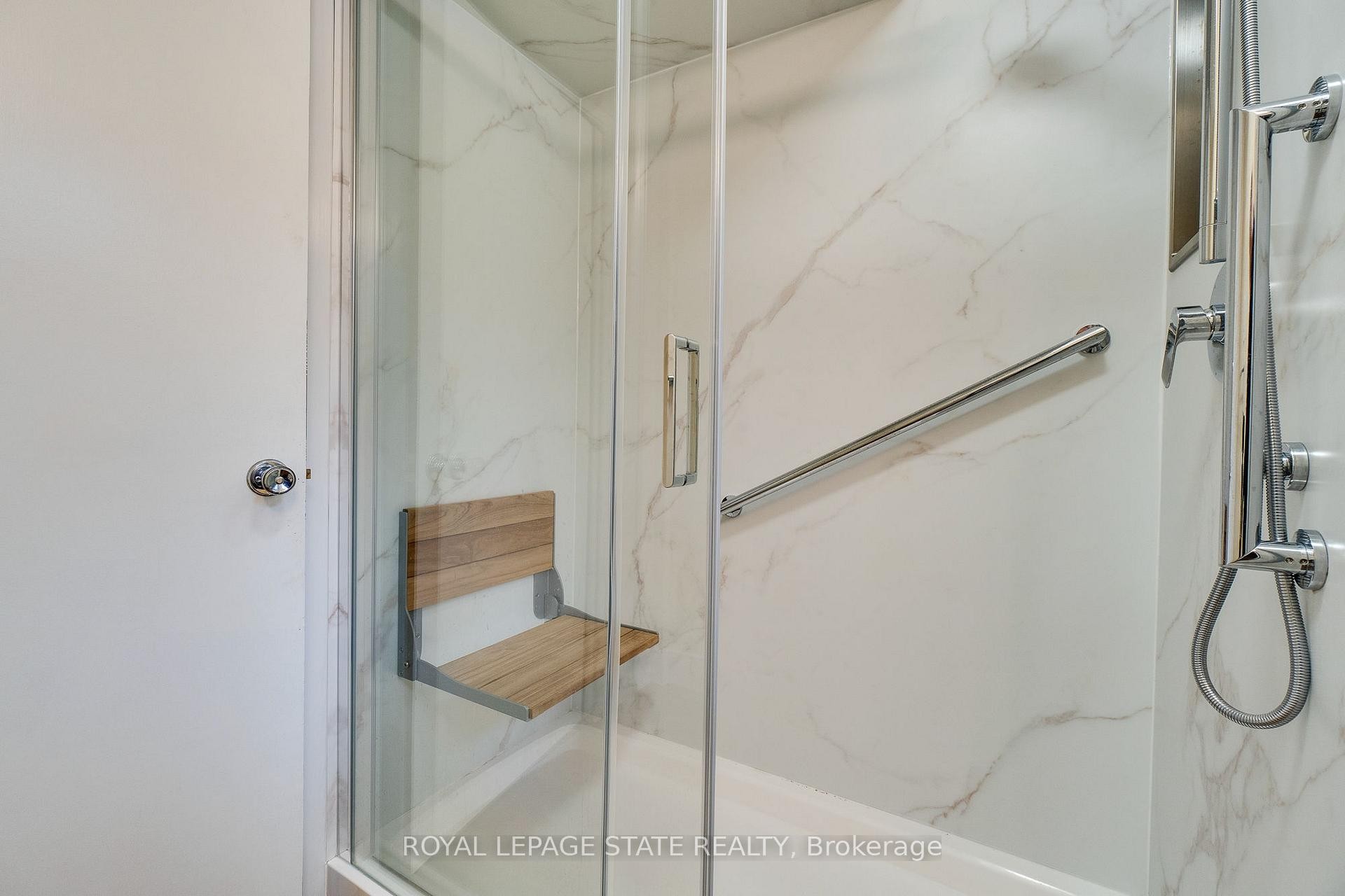 286 West 18Th Street, Hamilton, ON - Indoor Photo Showing Bathroom