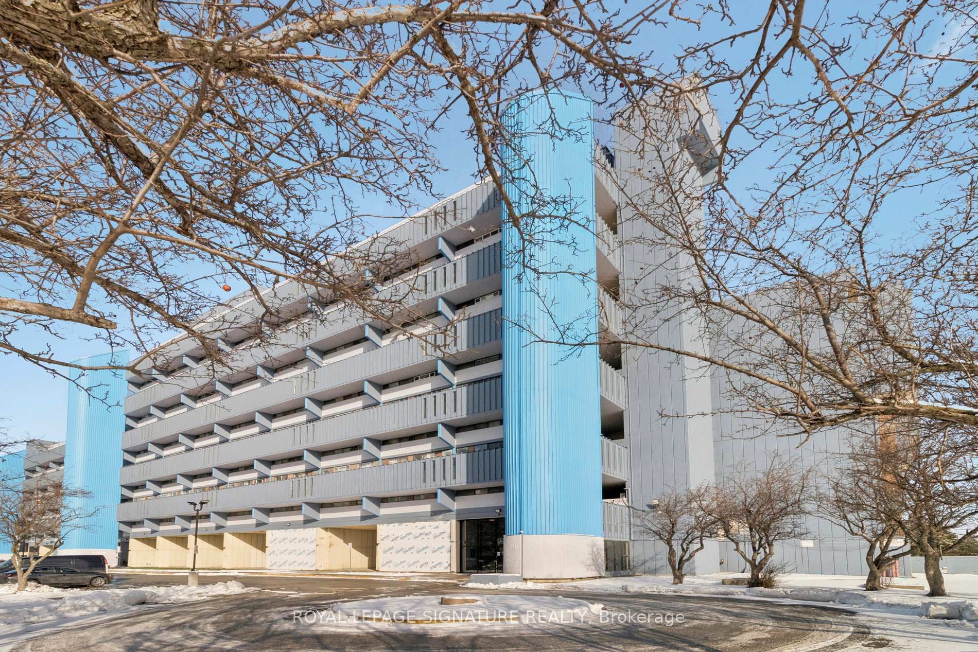 720-4645 Jane Street, Toronto, ON - Outdoor