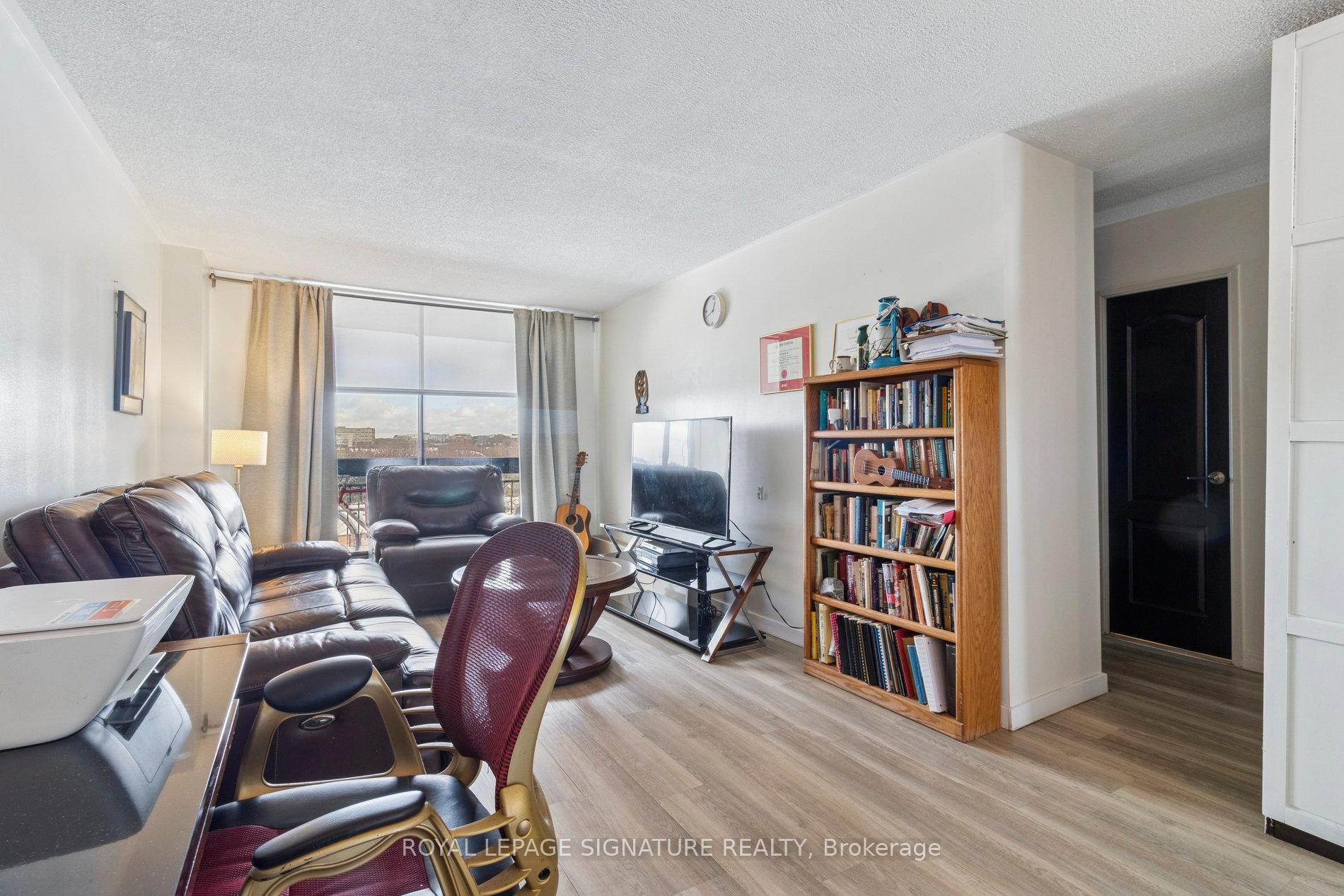 720-4645 Jane Street, Toronto, ON - Indoor Photo Showing Living Room