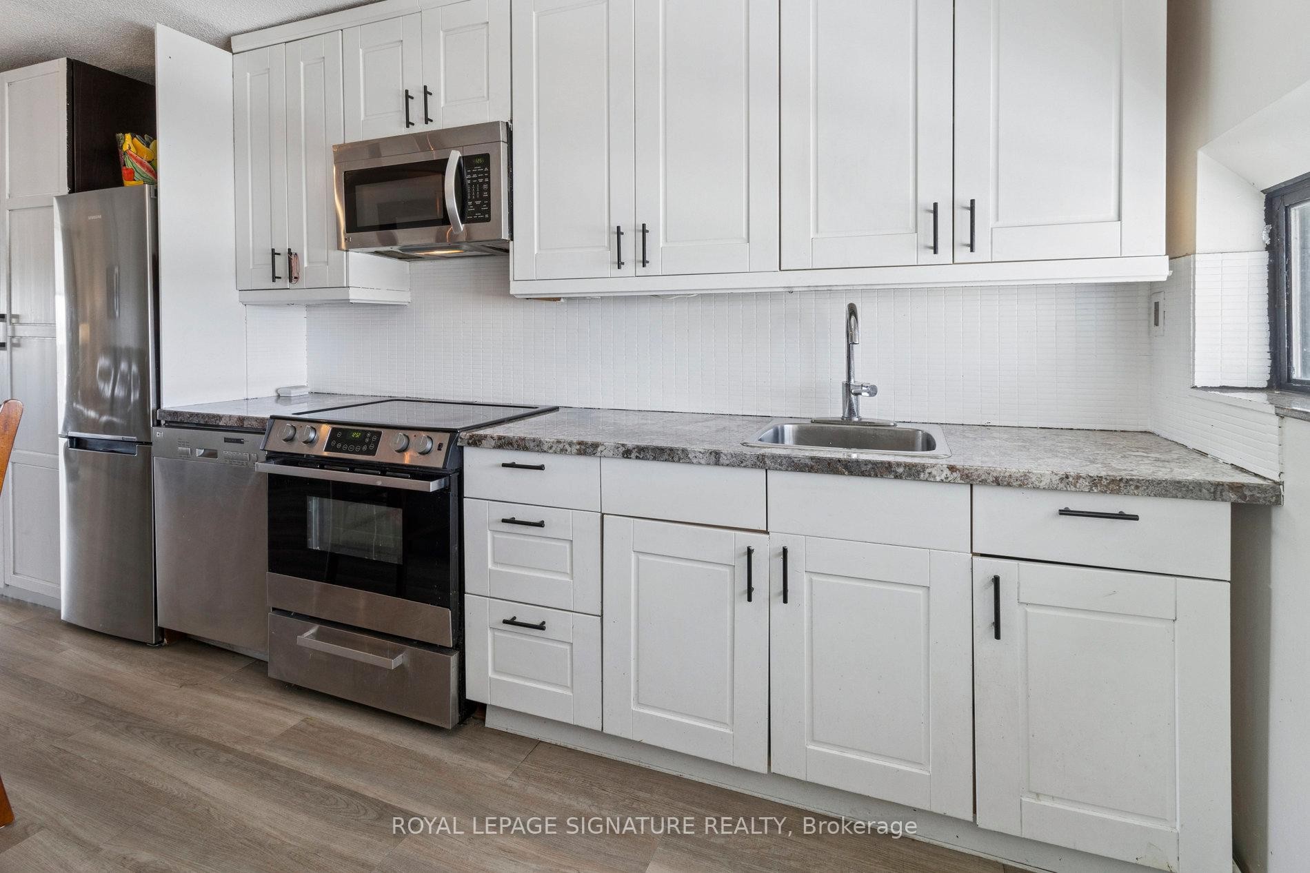 720-4645 Jane Street, Toronto, ON - Indoor Photo Showing Kitchen With Upgraded Kitchen