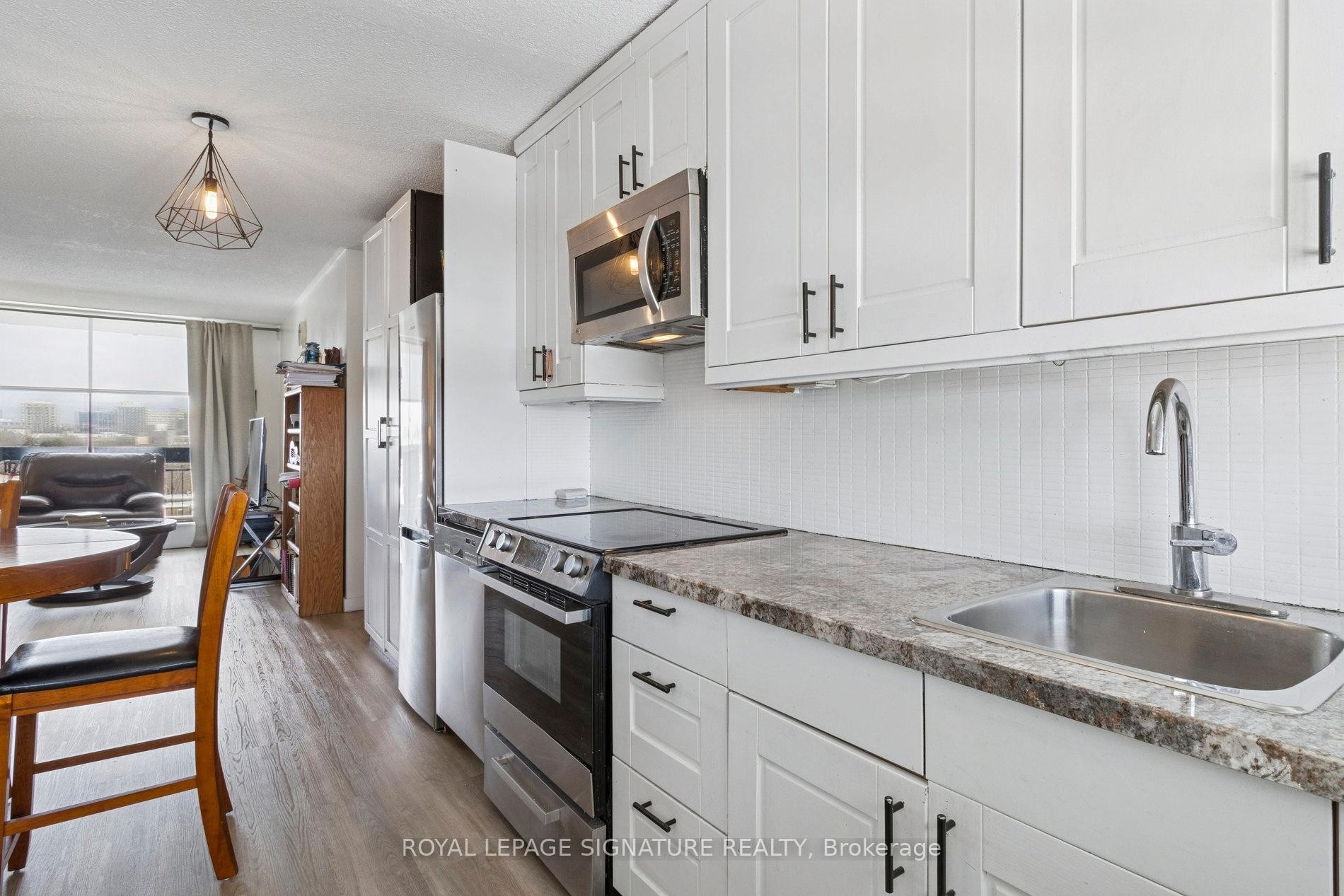 720-4645 Jane Street, Toronto, ON - Indoor Photo Showing Kitchen With Upgraded Kitchen