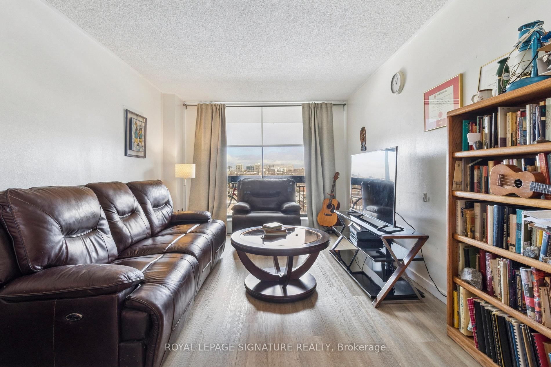 720-4645 Jane Street, Toronto, ON - Indoor Photo Showing Living Room