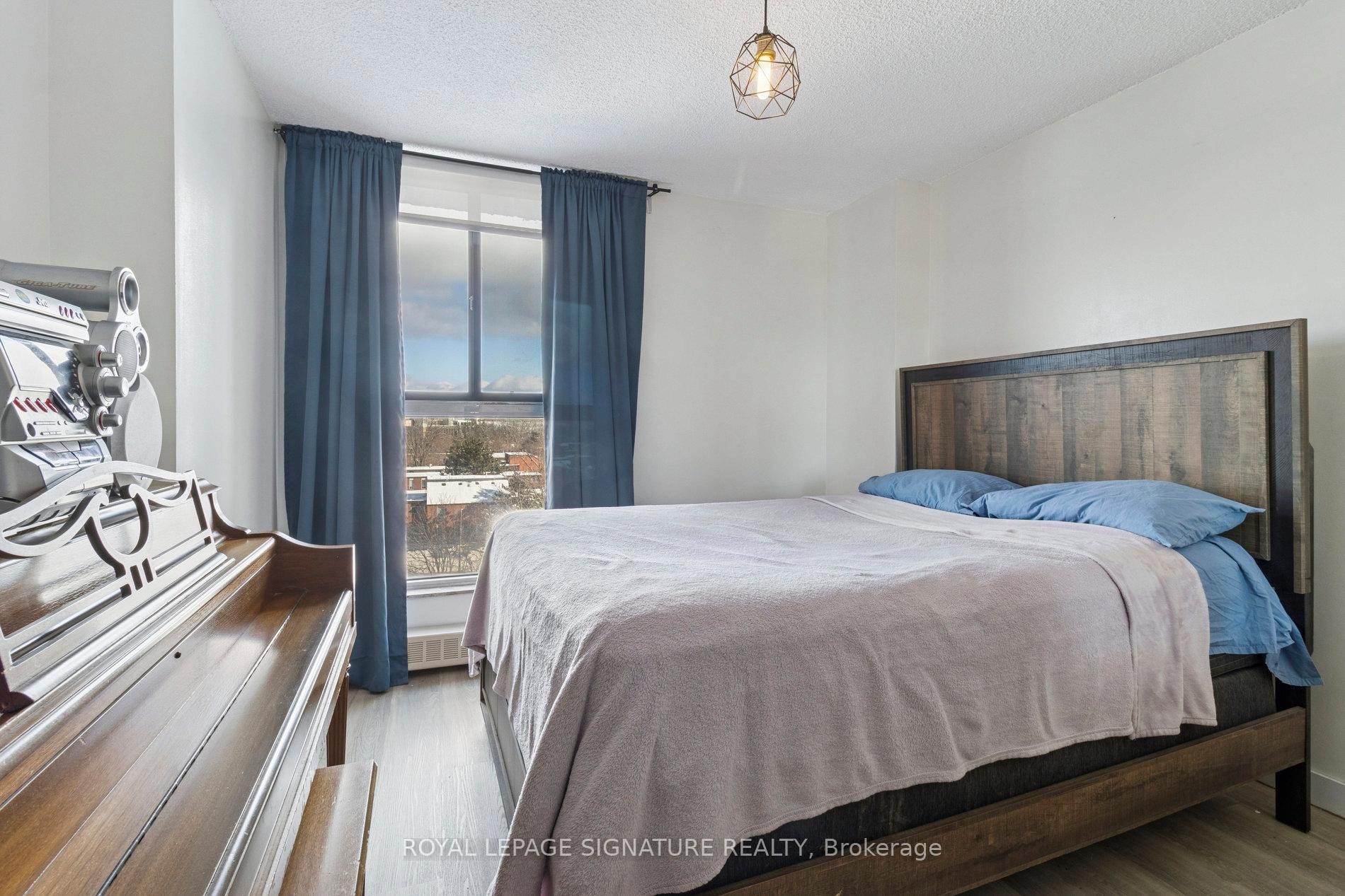 720-4645 Jane Street, Toronto, ON - Indoor Photo Showing Bedroom