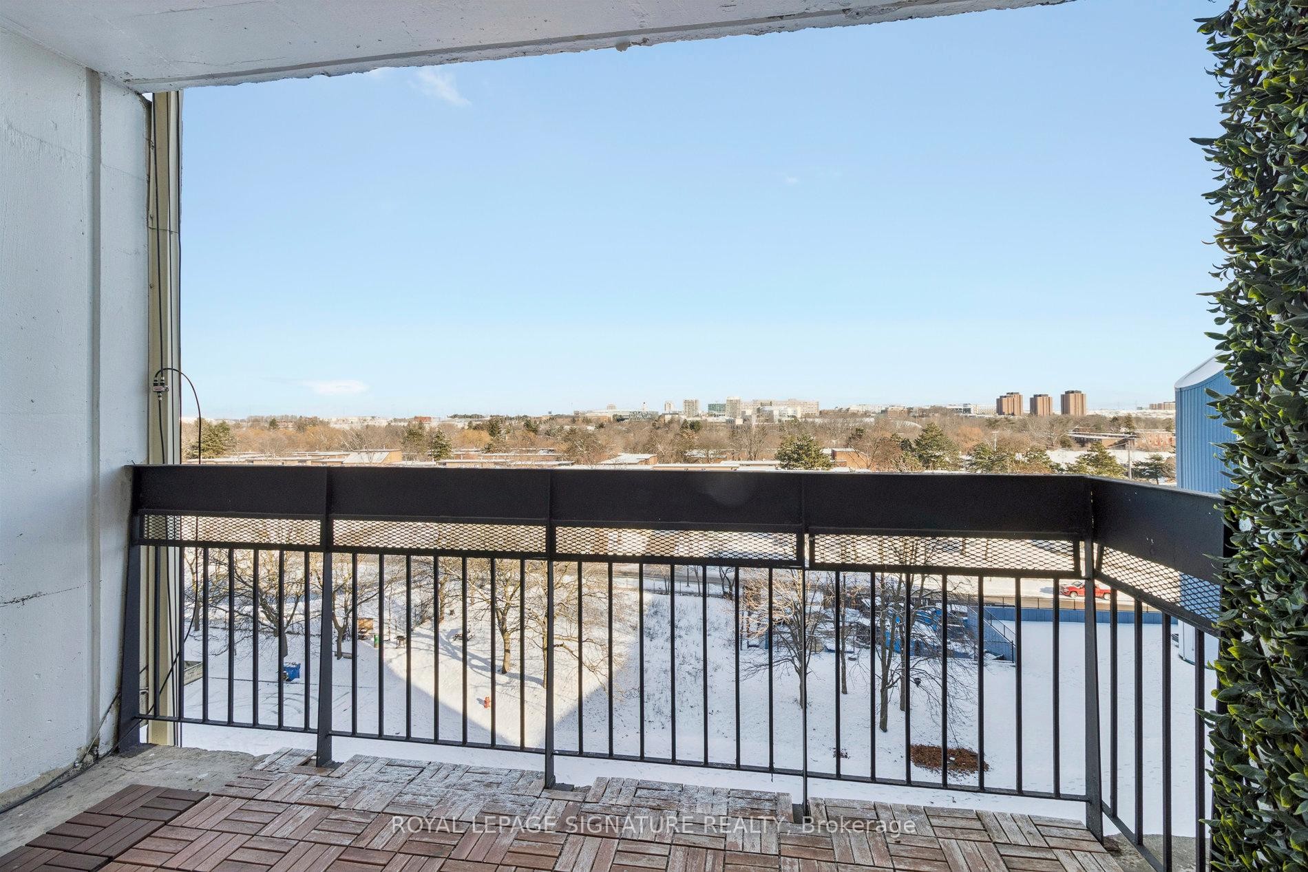 720-4645 Jane Street, Toronto, ON - Outdoor