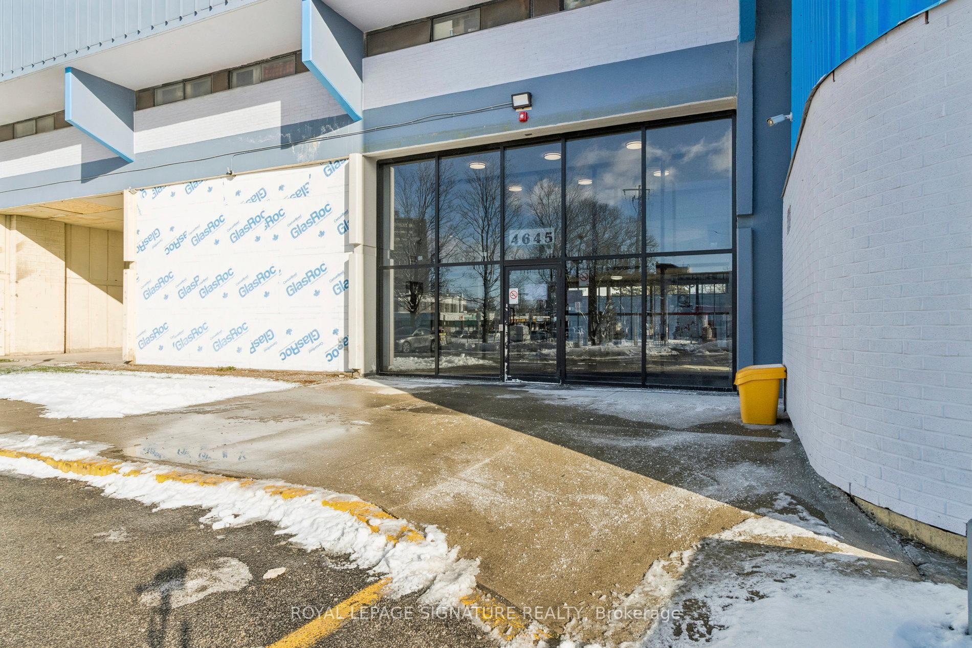 720-4645 Jane Street, Toronto, ON - Outdoor