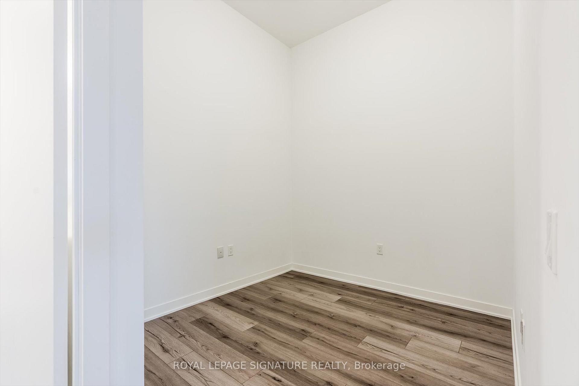 132-395 Dundas Street W, Oakville, ON - Indoor Photo Showing Other Room