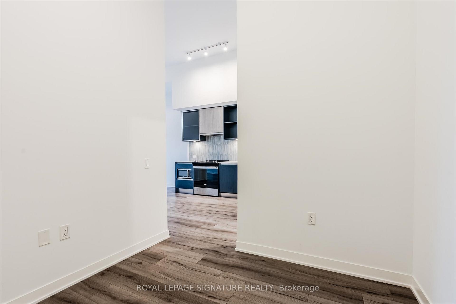 132-395 Dundas Street W, Oakville, ON - Indoor Photo Showing Other Room