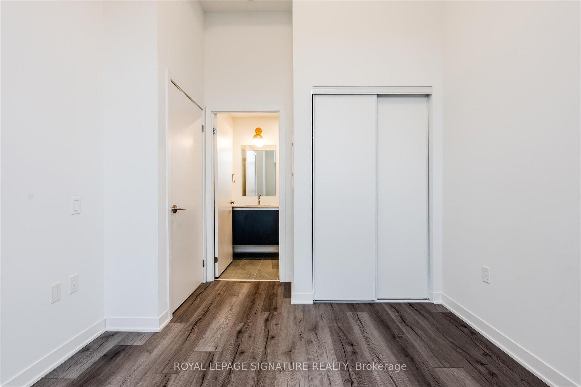 132-395 Dundas Street W, Oakville, ON - Indoor Photo Showing Other Room