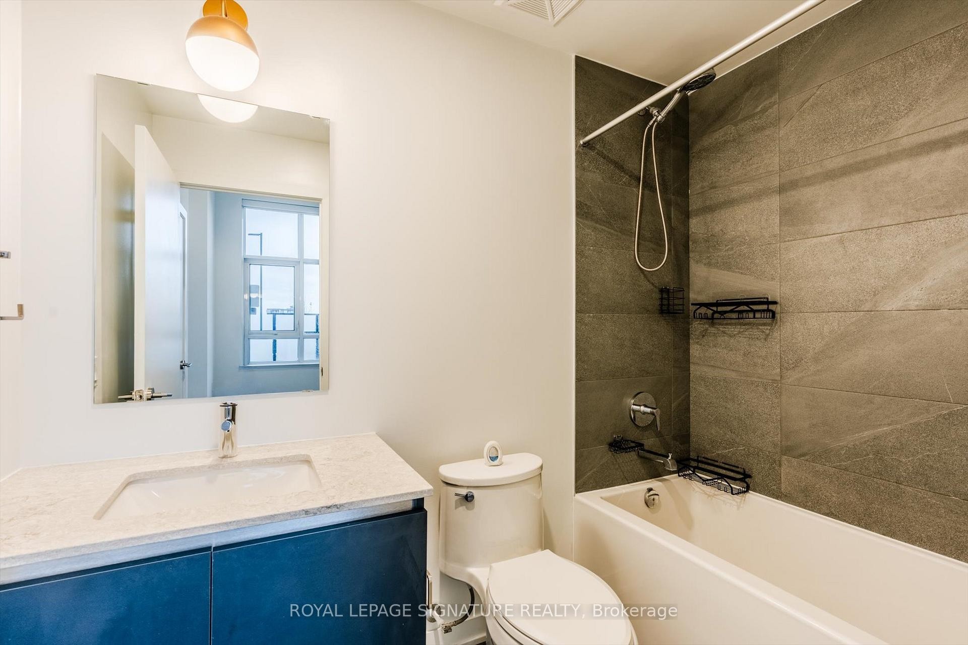132-395 Dundas Street W, Oakville, ON - Indoor Photo Showing Bathroom