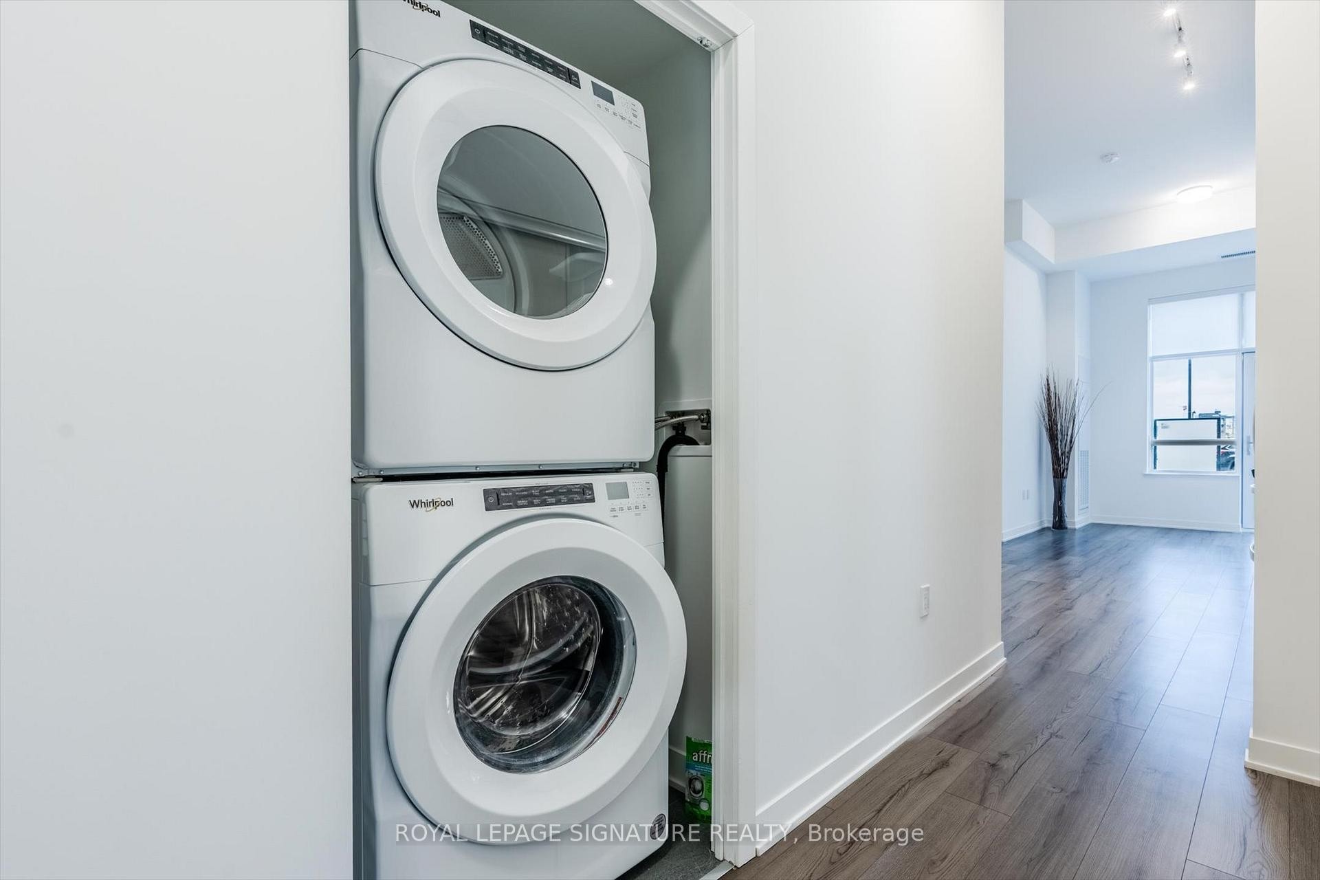 132-395 Dundas Street W, Oakville, ON - Indoor Photo Showing Laundry Room