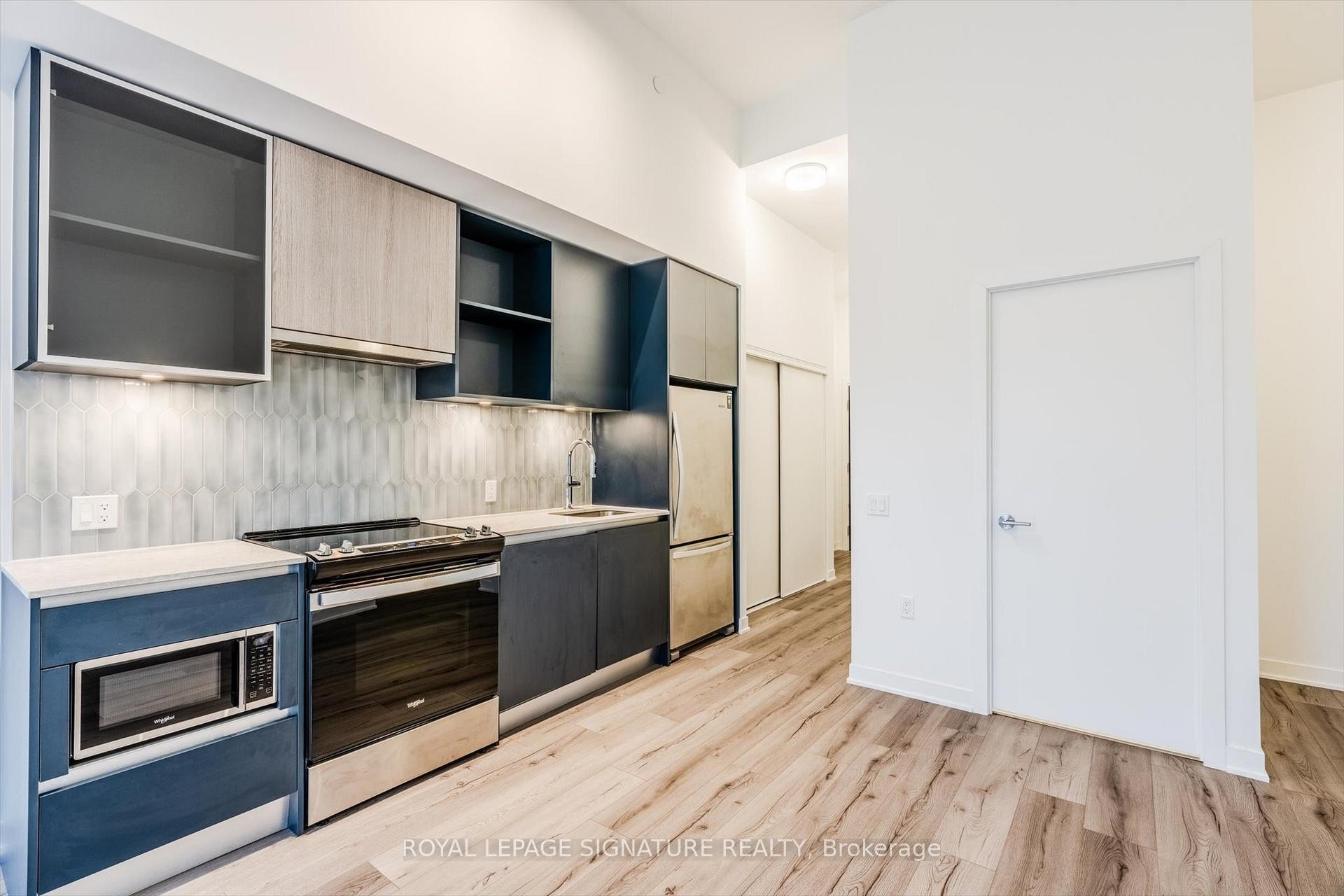 132-395 Dundas Street W, Oakville, ON - Indoor Photo Showing Kitchen
