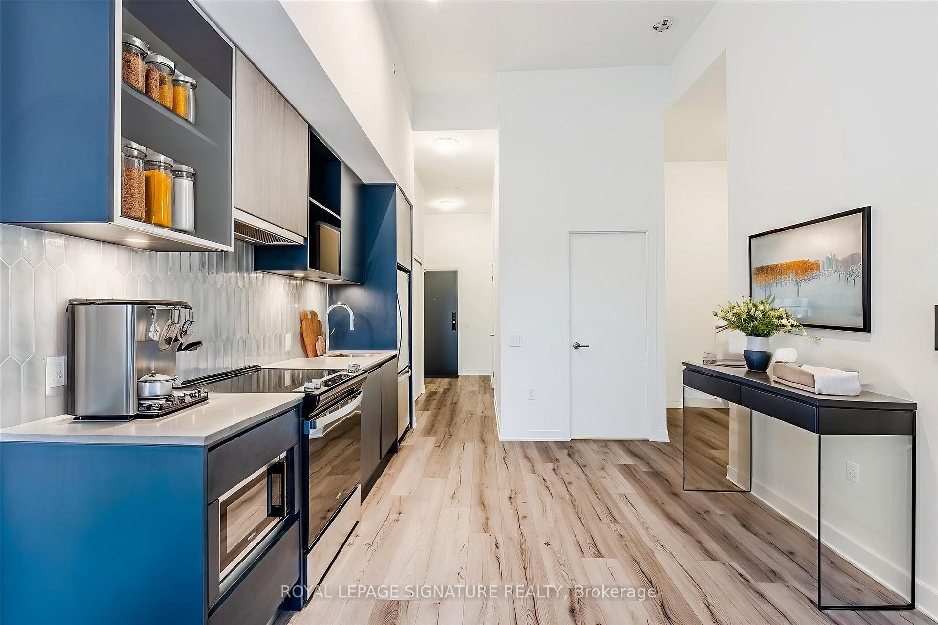 132-395 Dundas Street W, Oakville, ON - Indoor Photo Showing Kitchen With Upgraded Kitchen