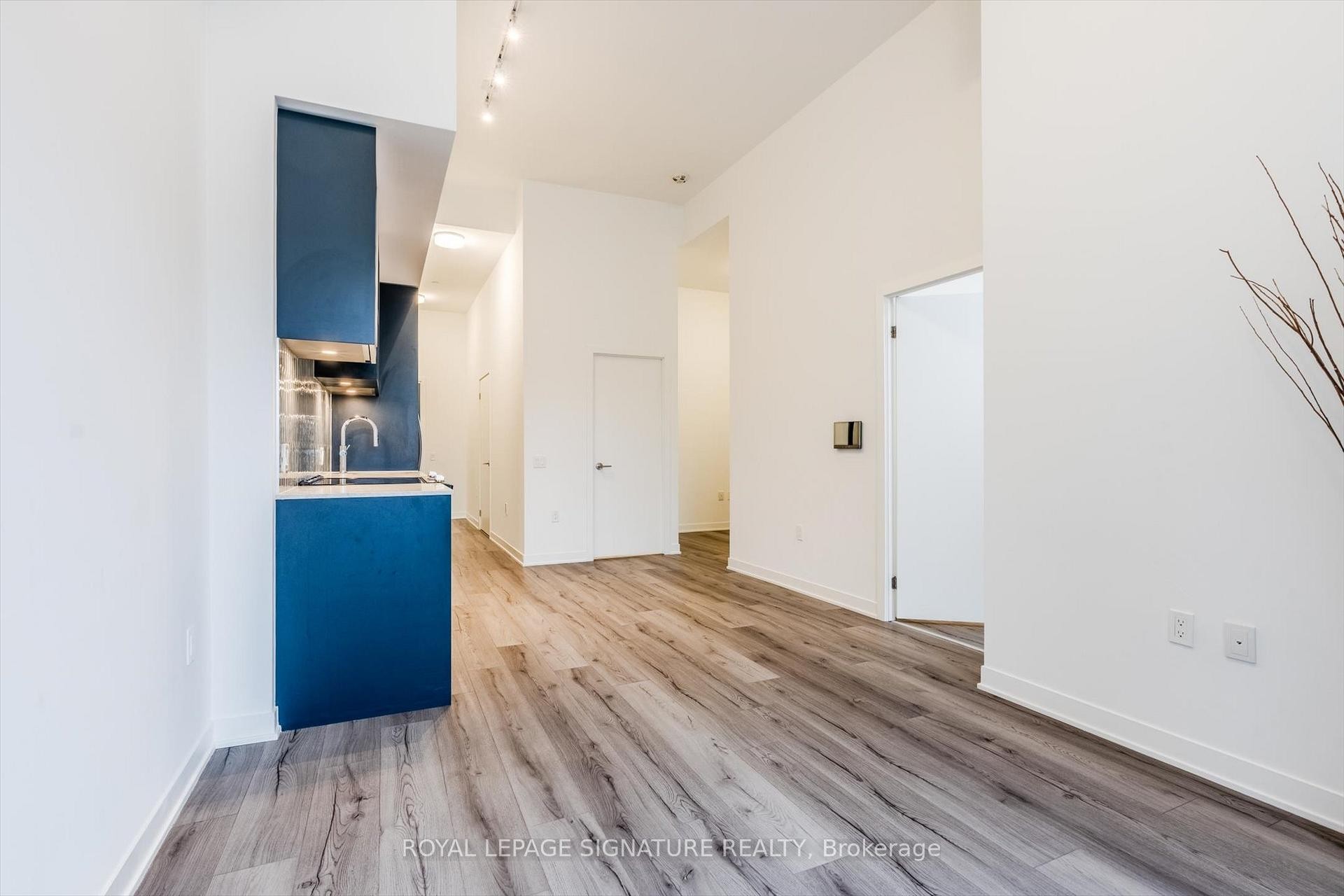 132-395 Dundas Street W, Oakville, ON - Indoor Photo Showing Other Room