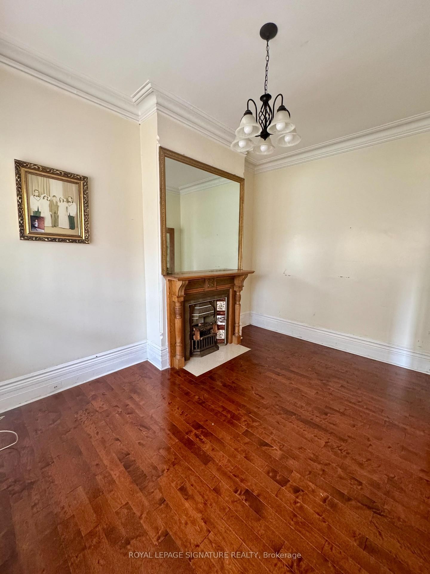 203 Euclid Avenue, Toronto, ON - Indoor With Fireplace