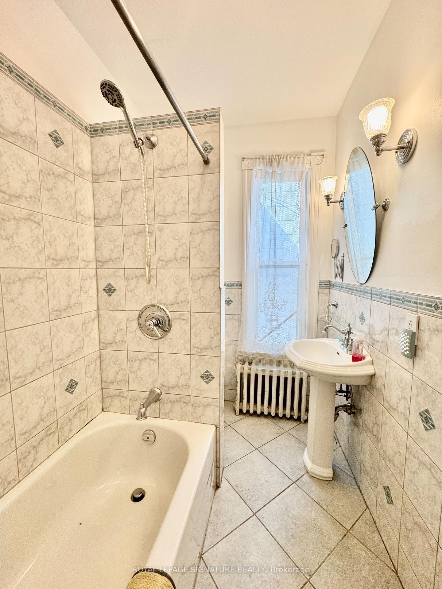 203 Euclid Avenue, Toronto, ON - Indoor Photo Showing Bathroom