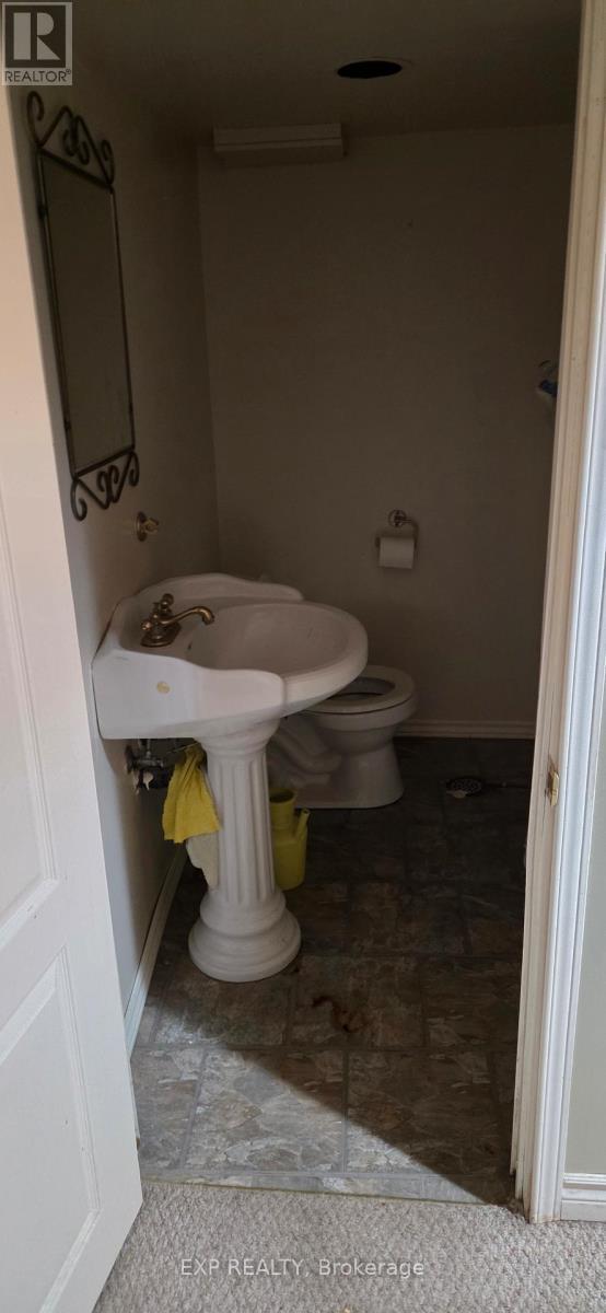 929 Ritson Road N, Oshawa, ON - Indoor Photo Showing Bathroom