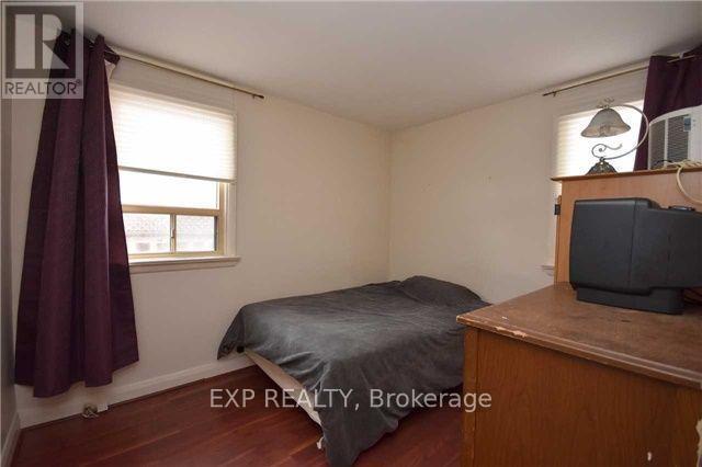 929 Ritson Road N, Oshawa, ON - Indoor Photo Showing Bedroom