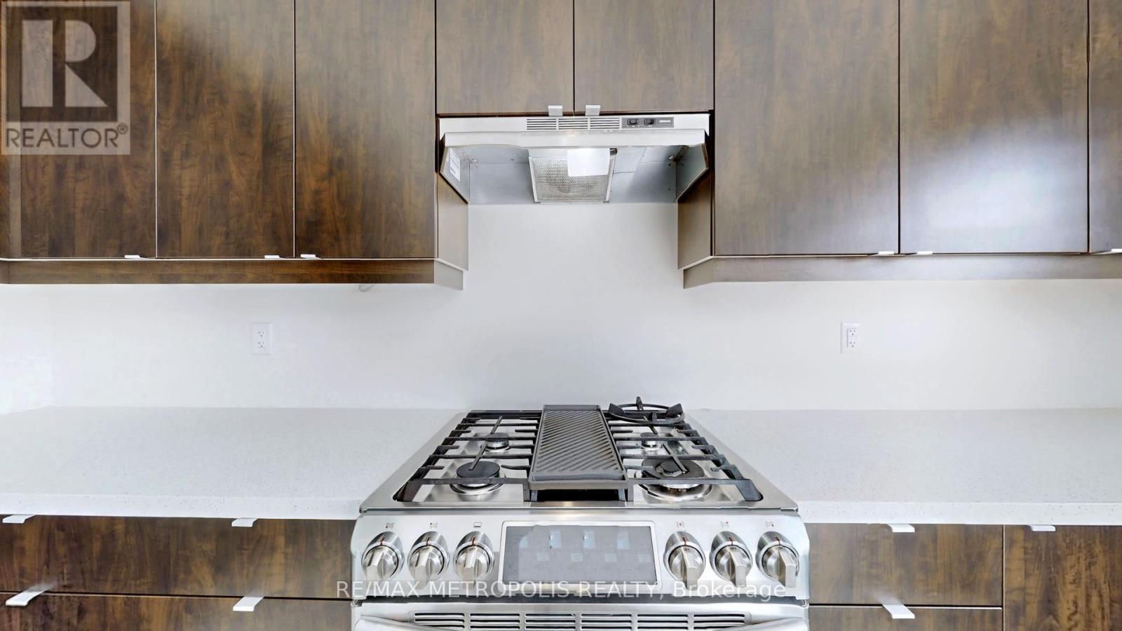 156 Muirfield Drive, Barrie, ON - Indoor Photo Showing Kitchen