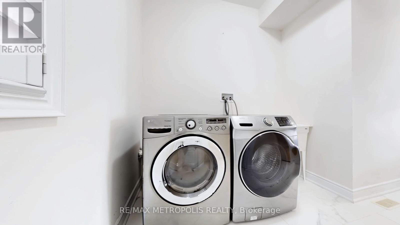 156 Muirfield Drive, Barrie, ON - Indoor Photo Showing Laundry Room
