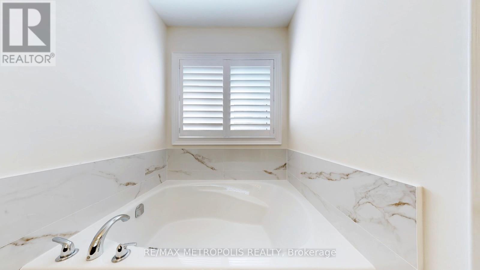 156 Muirfield Drive, Barrie, ON - Indoor Photo Showing Bathroom