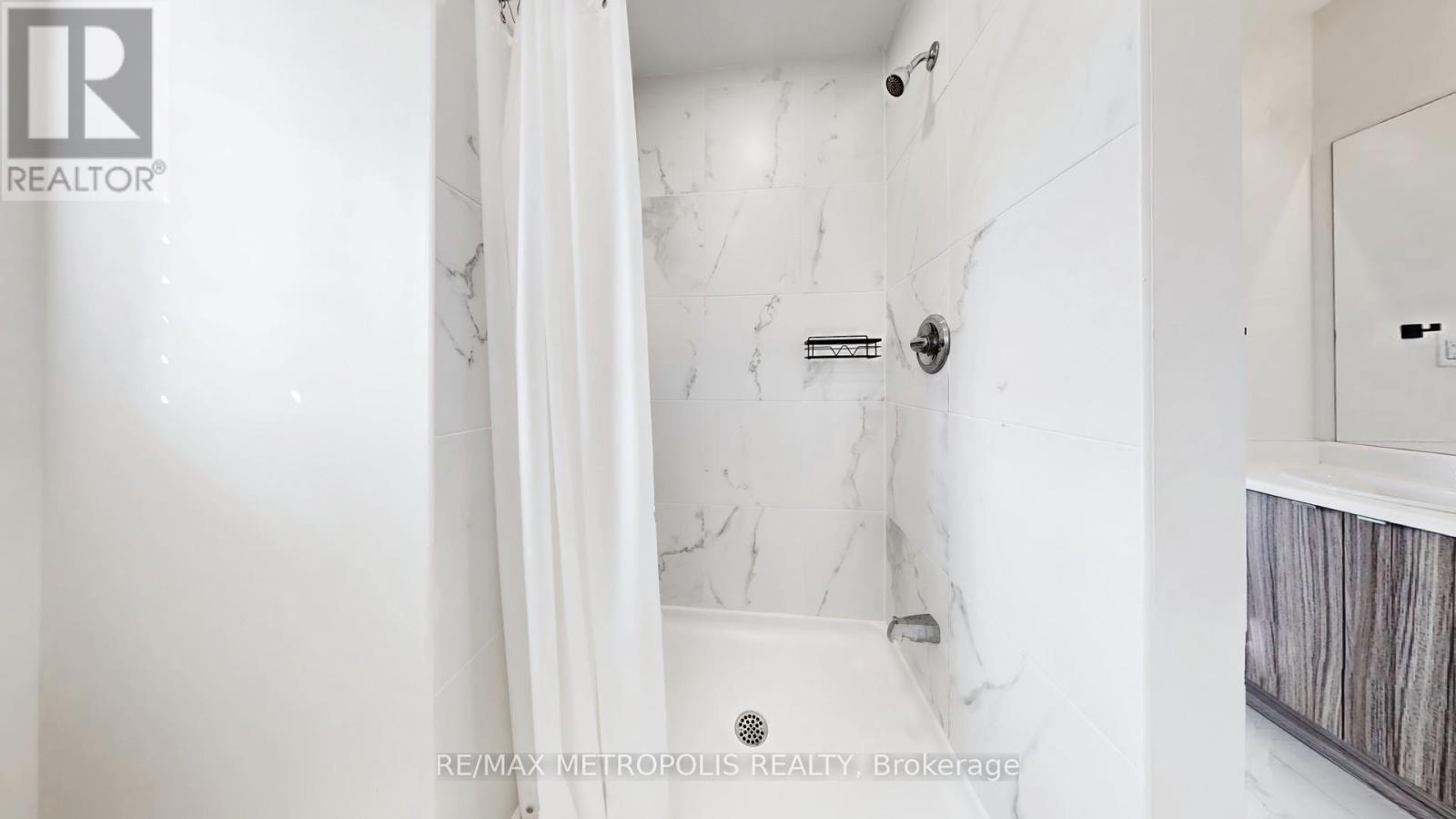 156 Muirfield Drive, Barrie, ON - Indoor Photo Showing Bathroom