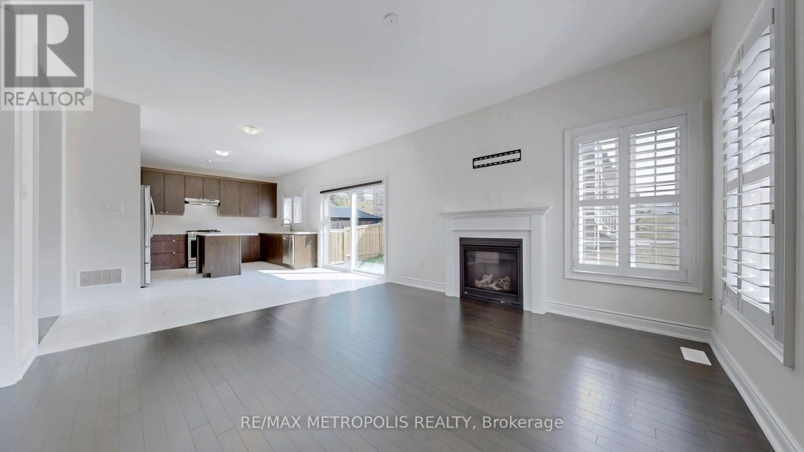 156 Muirfield Drive, Barrie, ON - Indoor Photo Showing Living Room With Fireplace