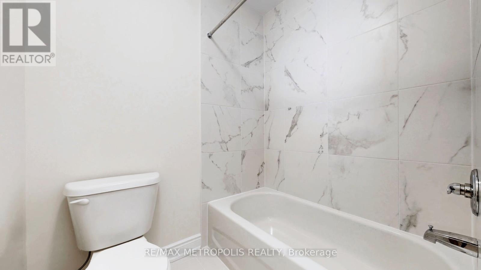 156 Muirfield Drive, Barrie, ON - Indoor Photo Showing Bathroom