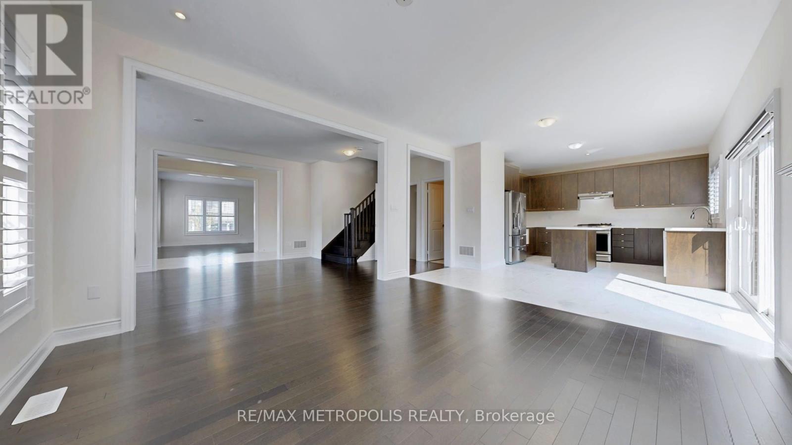 156 Muirfield Drive, Barrie, ON - Indoor Photo Showing Living Room
