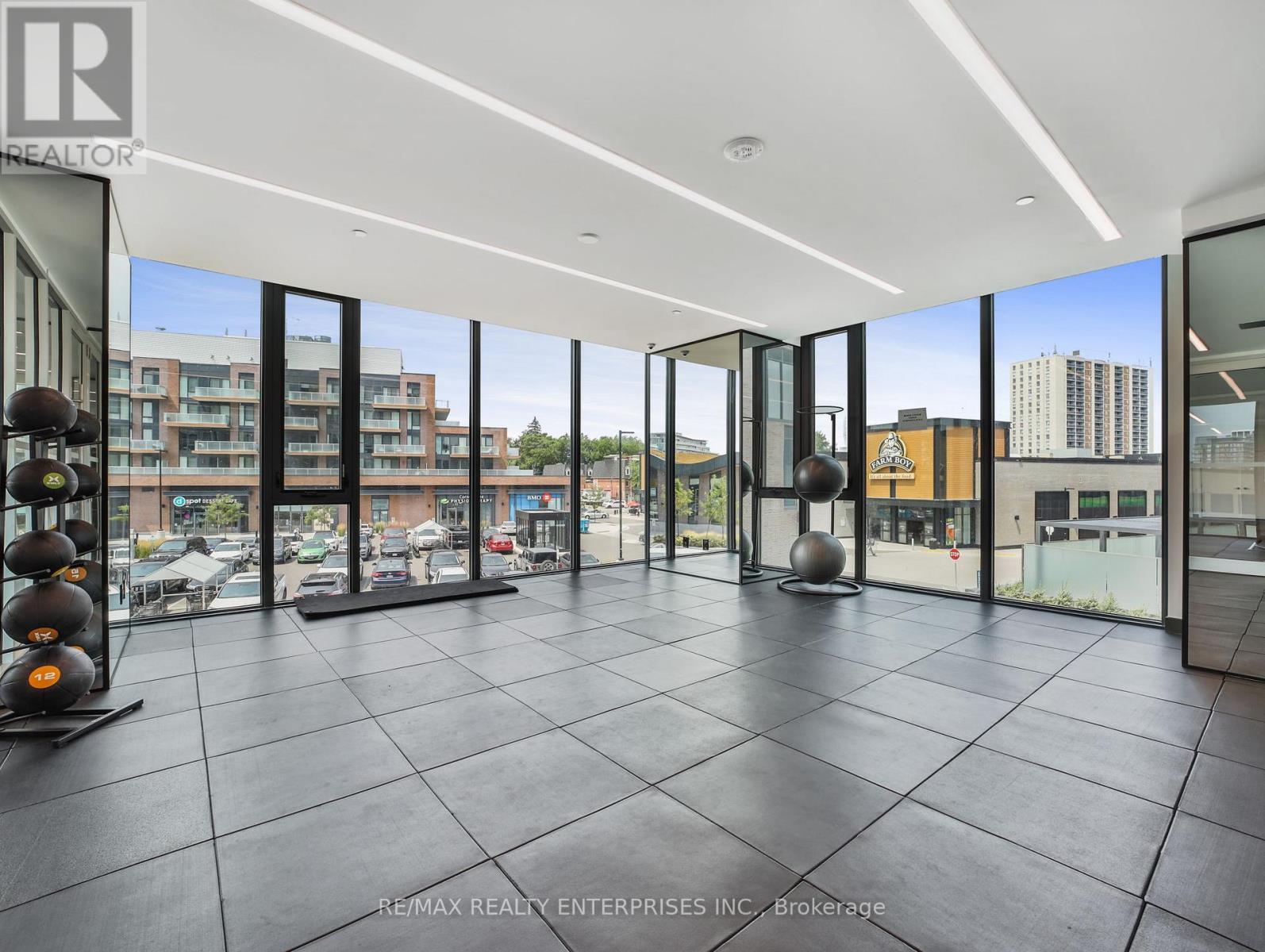 429 - 215 Lakeshore Road W, Mississauga, ON - Indoor Photo Showing Other Room