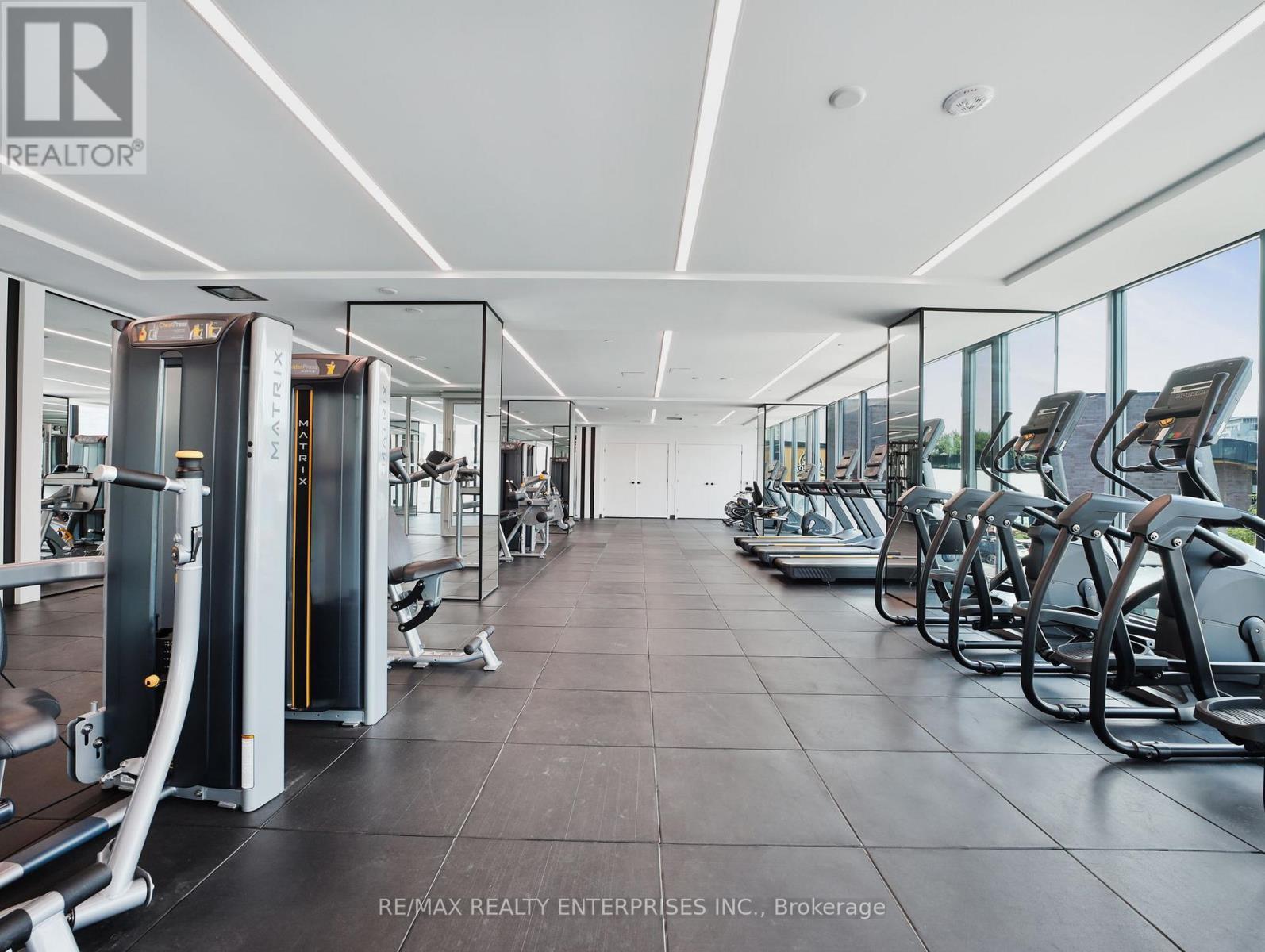 429 - 215 Lakeshore Road W, Mississauga, ON - Indoor Photo Showing Gym Room