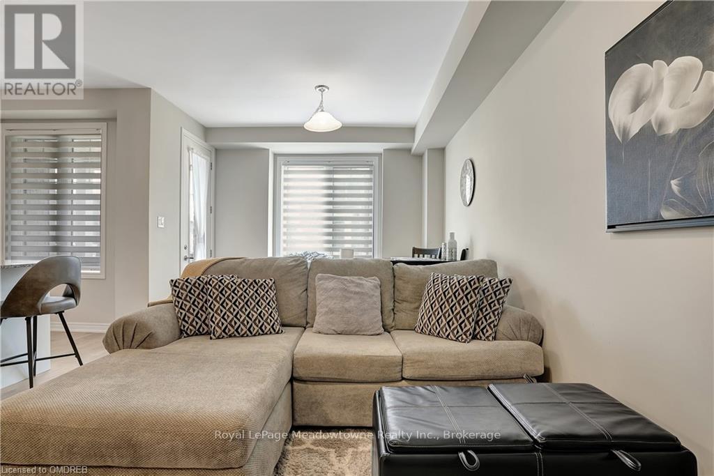 119 - 10 Birmingham Drive, Cambridge, ON - Indoor Photo Showing Living Room